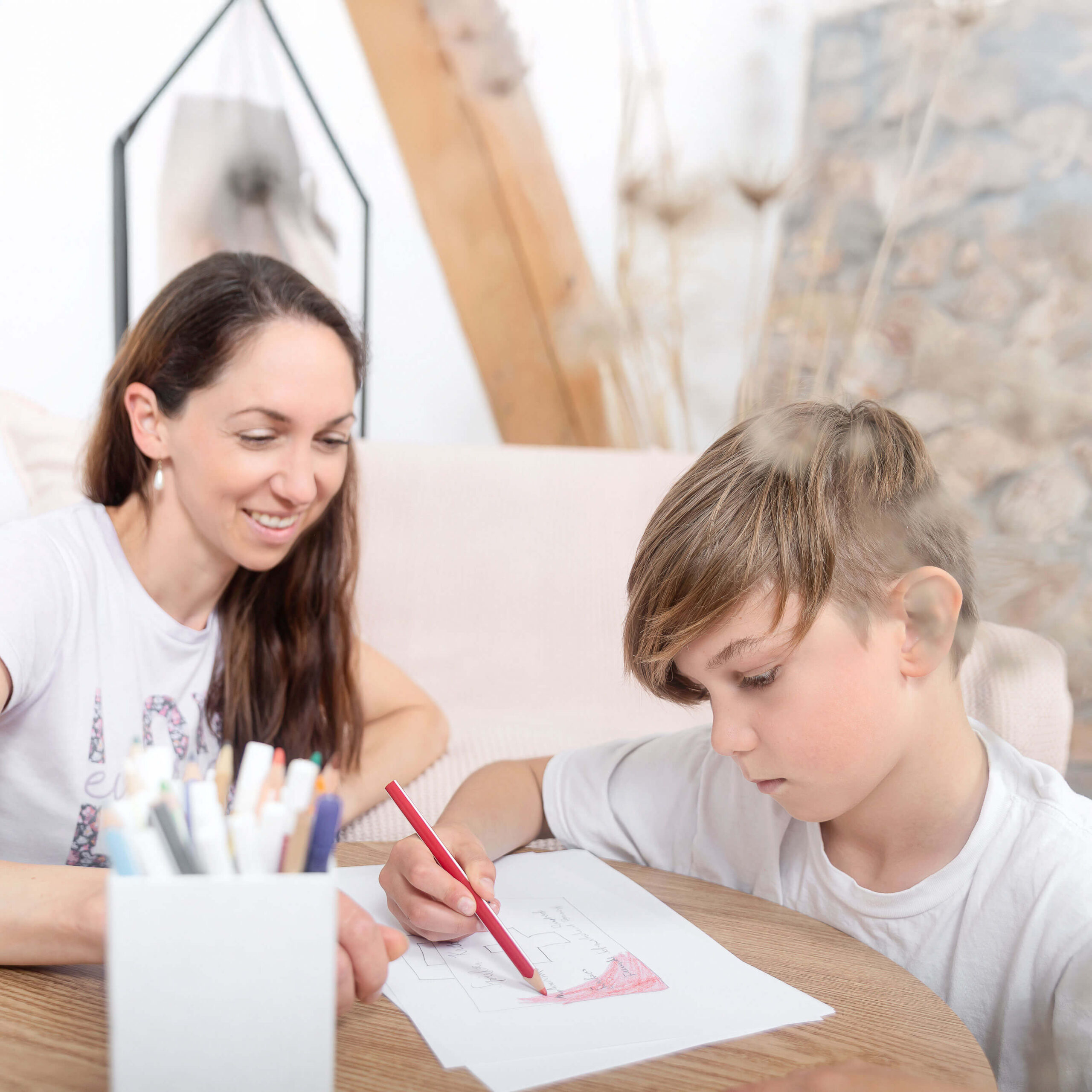 Kind malt in Schulsetting – Workshop für mentale Gesundheit und Achtsamkeit an Schulen mit Claudia Strubegger